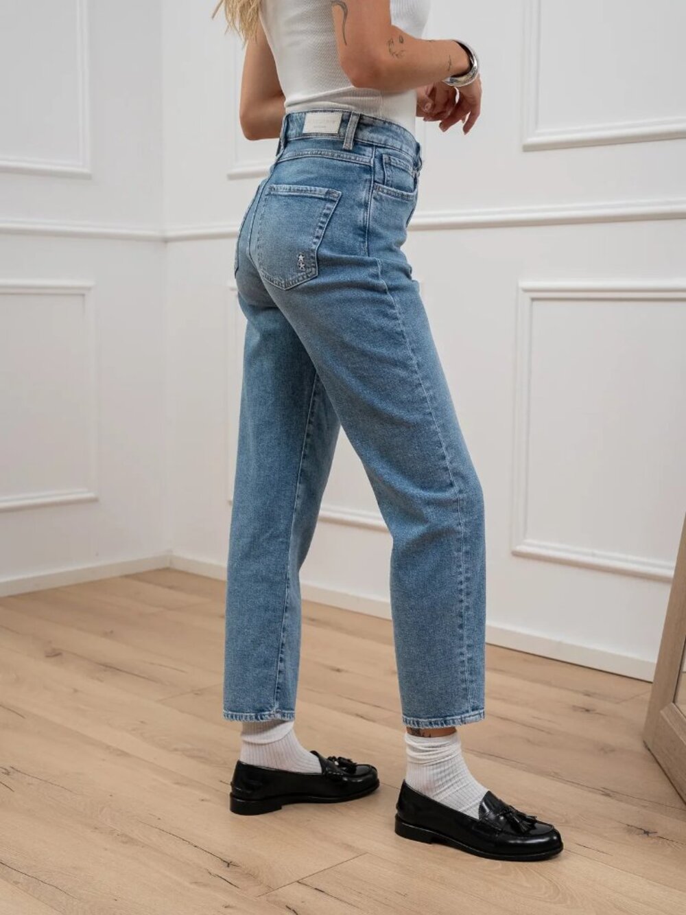 Icon Los Angeles Denim Karolina Straight-Leg Jeans 23